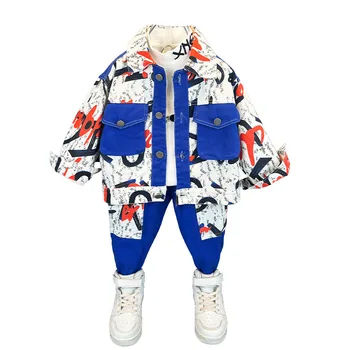 Детский костюм 2023, Осенняя новая детская одежда, джинсовое пальто с принтом для мальчиков в тон и брюки в стиле пэчворк, рабочая одежда, комплект из двух предметов